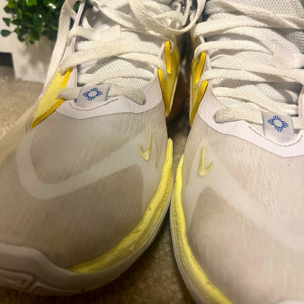 Size 10.5 Nike Kyrie Low White Game Royal With Box Included - Picture 7 of 14
